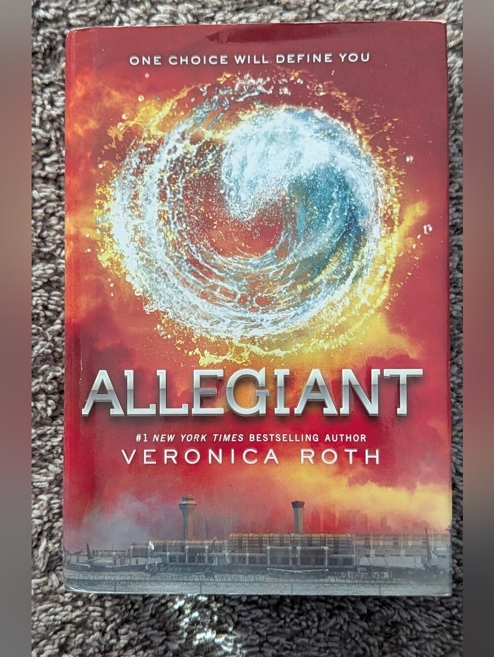 Allegiant by Veronica Roth Hardcover Book (Divergent Series Book 3)